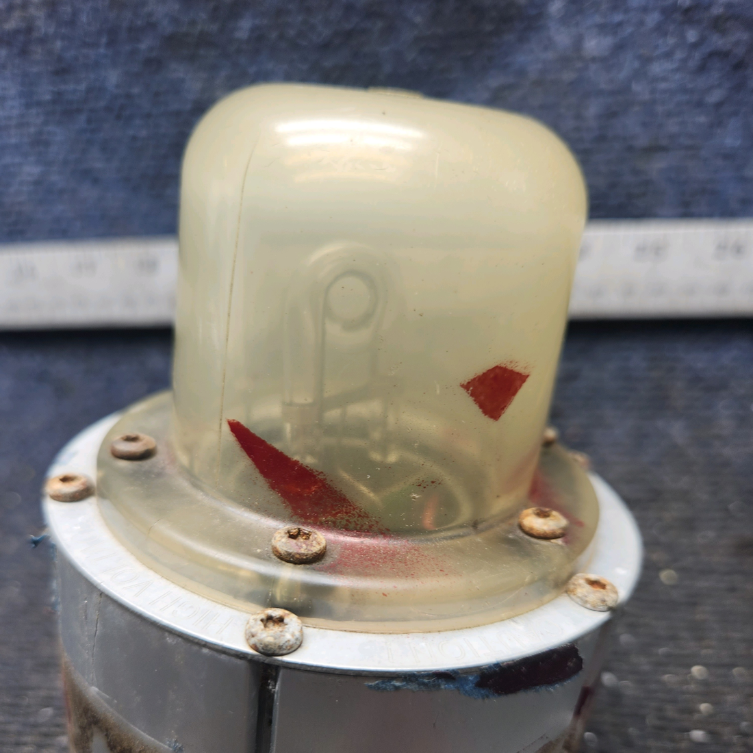 Used aircraft parts for sale, FS-4400 Universal Corp Piper PA-28-140 Strobe Light Assembly (Volts: 14, 3A)