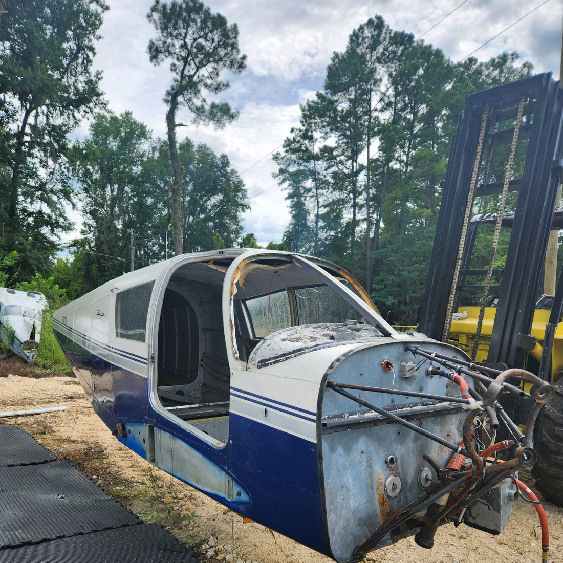 Used aircraft parts for sale, Piper PA28-140 Fuselage PIPER PA28-140 PIPER PA28-140 FUSELAGE W LOGS- NO AIRWORTHINESS - "ONLY FOR PARTS"