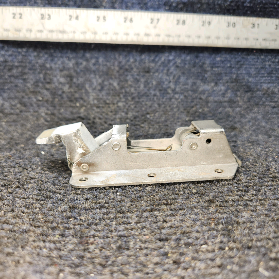 Used aircraft parts for sale, 472-077 Piper PA32RT-300 Baggage Door Trigger-Action Latch