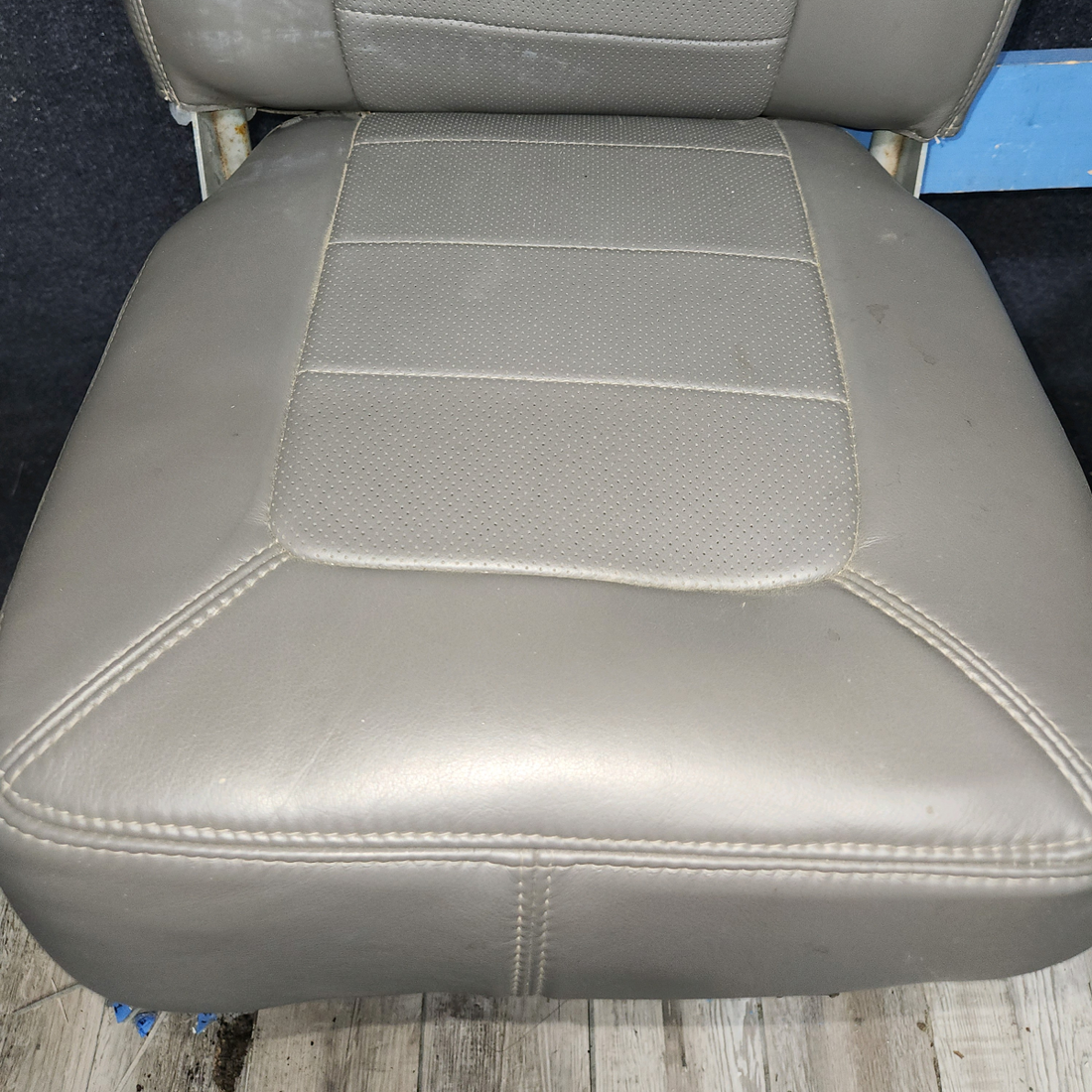 Used aircraft parts for sale, 68061-002, 63443-000, 68067-000 Piper PA-28-140 Front Seat Assembly