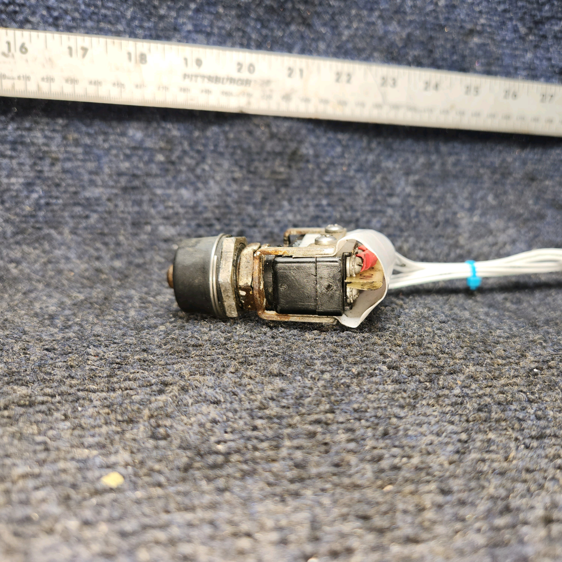 Used aircraft parts for sale, DT-2R-A7 PIPER PA-24-250 Landing Gear Micro Limit Switch