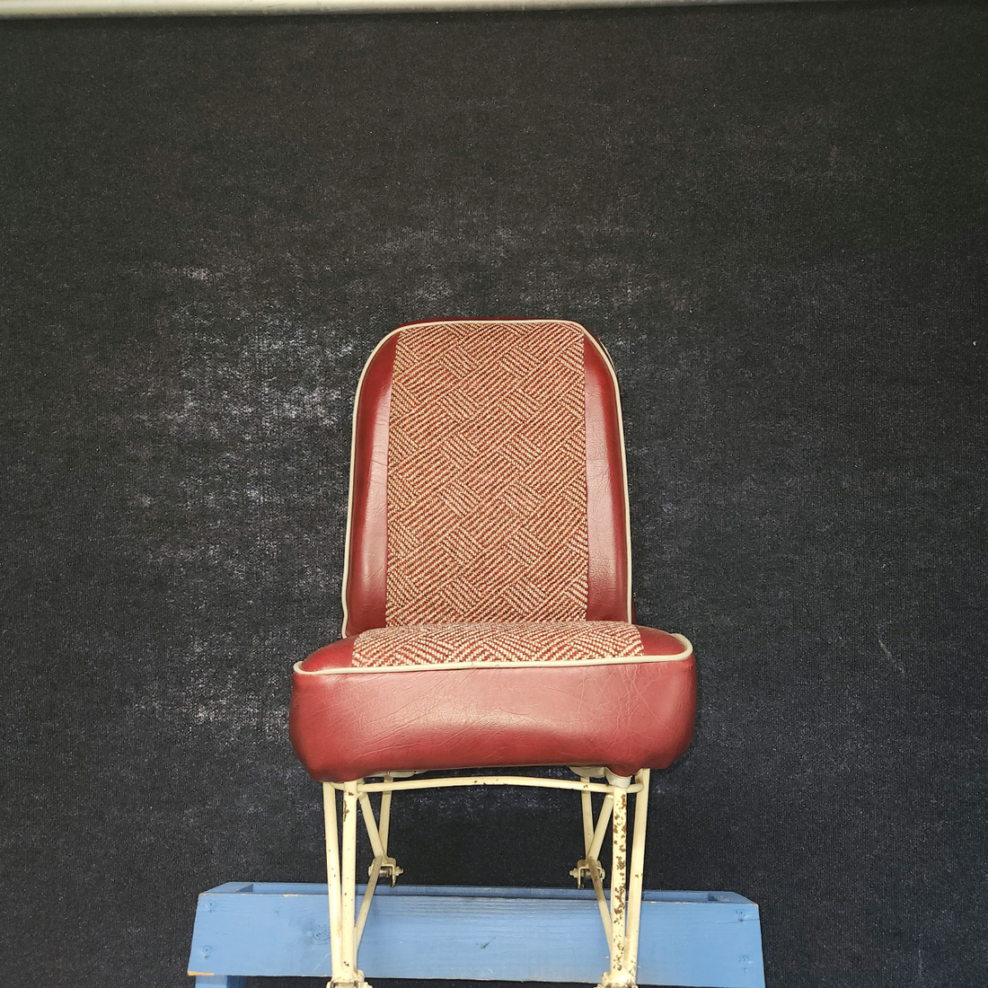 Used aircraft parts for sale, 65879-00 Piper PA28-140 Front Seat Assy LH / RH