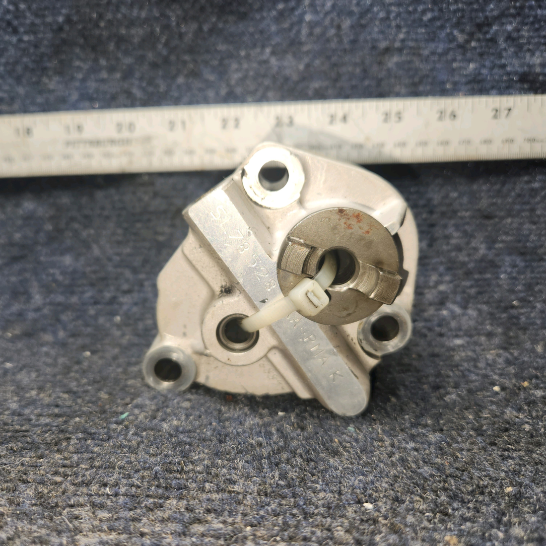 Used aircraft parts for sale, LW18110, LW18109 Lycoming 0-320-E2A American Gruman A1A OIL PUMP ASSY (BODY-GEARS-SHAFT)