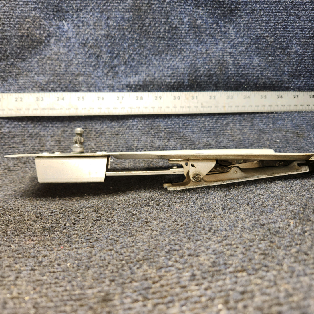 Used aircraft parts for sale, 0711061-5 Cessna 182G Cabin Door Latch Assembly RH
