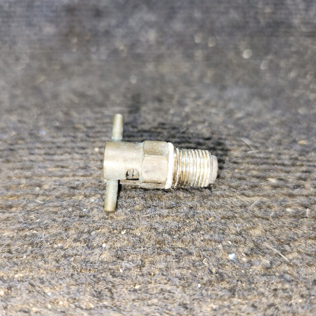 Used aircraft parts for sale, 492-022 piper PA-28-181 Fuel Drain Valve