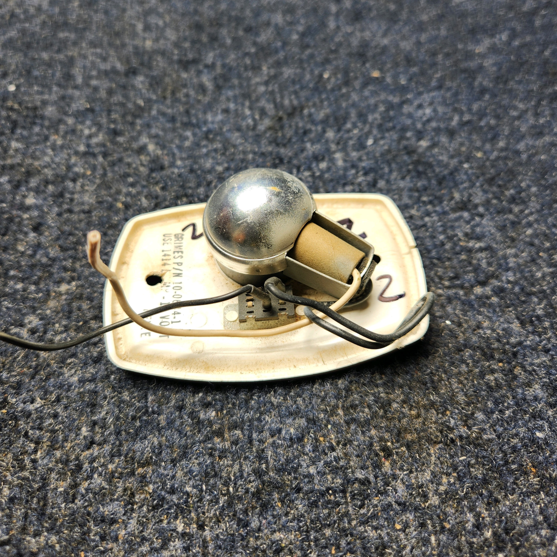 Used aircraft parts for sale, 572-524 Piper PA32RT-300 GRIMES READING LIGHT W/ SWITCH (14V) HAS CRACK