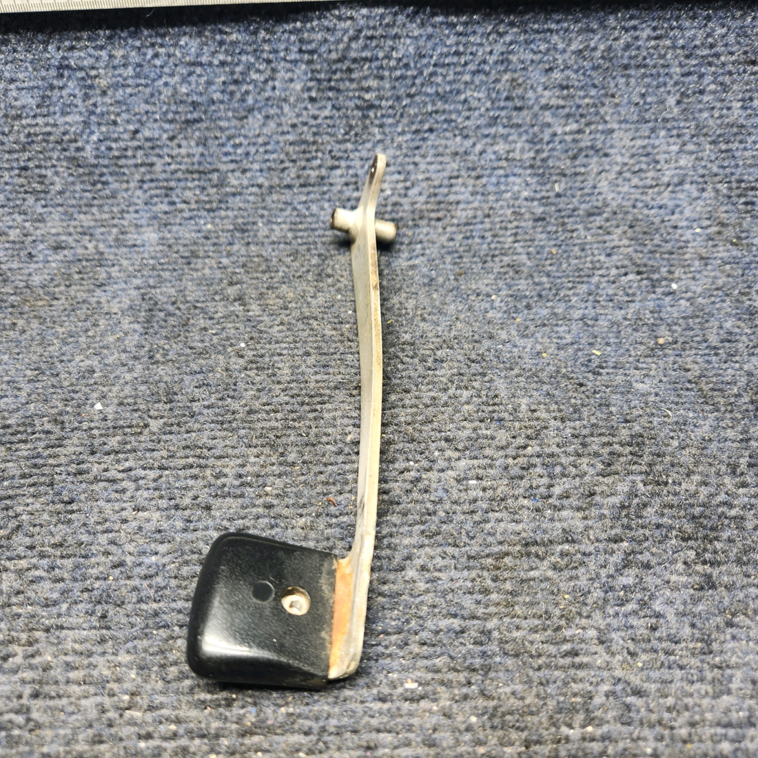 Used aircraft parts for sale, 79515-013 PIPER PA28-161 Warrior III INTERIOR CABIN DOOR HANDLE ASSEMBLY