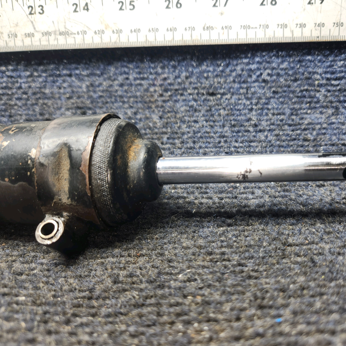 Used aircraft parts for sale, 486599 Maeco PIPER PA28-140 Shimmy Dampener Assembly