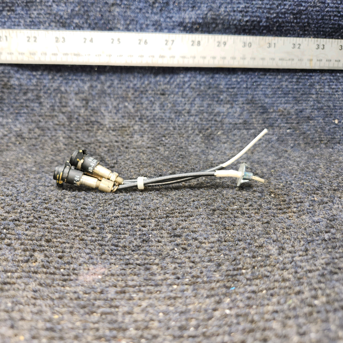 Used aircraft parts for sale, 20-0146 GRIMES Beechcraft C23 SUNDOWNER Aircraft Instrument Post Light With Red Lens - 12 Volts