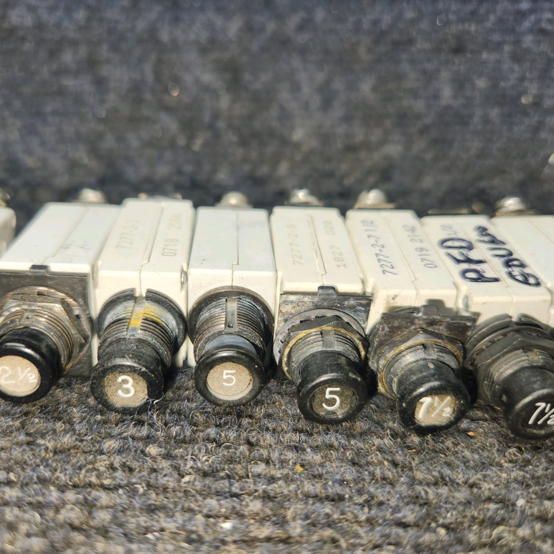 Used aircraft parts for sale, 7274-2, 7277-2 klixon 7274-2 Cessna 172 Circuit Breaker 1, 2.5, 3, 5, 7.5, 15  AMP combo