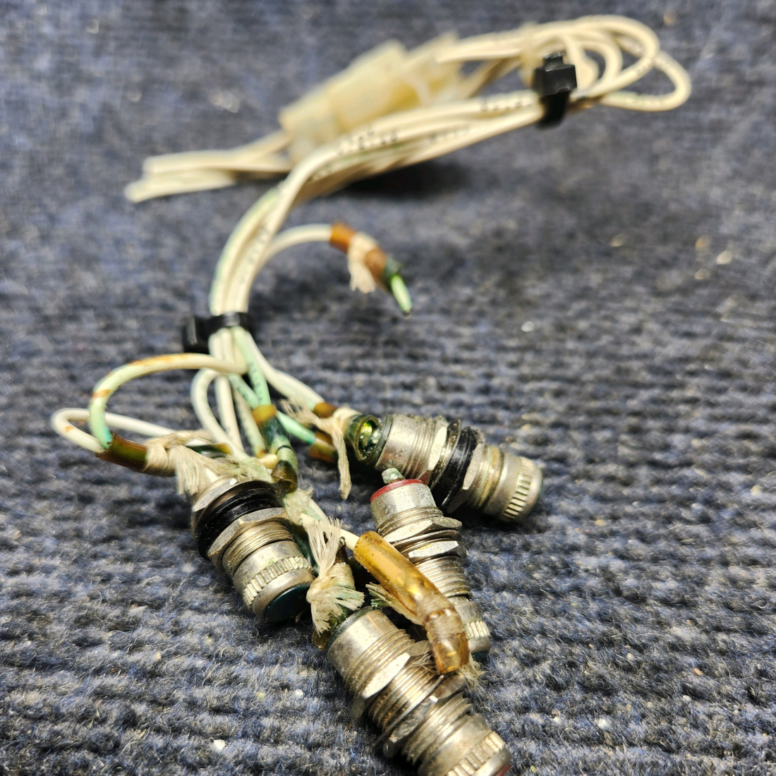 Used aircraft parts for sale, 855291SI-R2 Beechcraft F33A LIGHT ASSY STD LANDING GEAR