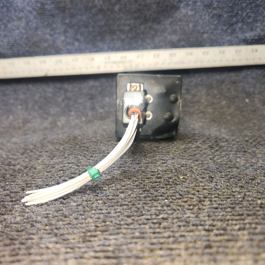 Used aircraft parts for sale, 3070 Icarus Instuments Cessna 172RG ALT-Alert Intrument