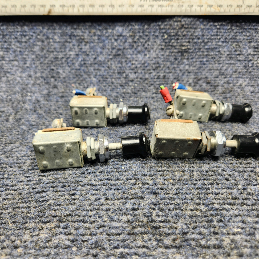 Used aircraft parts for sale, 0713026-4 CESSNA 172K PUSH PULL SWITCH ASSEMBLY "PRICE PER EACH"