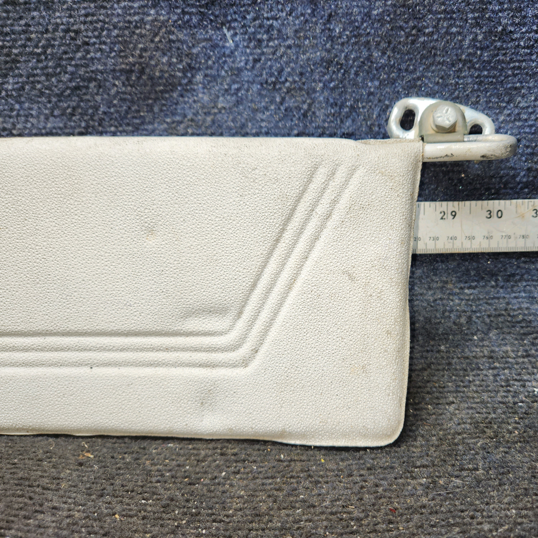 Used aircraft parts for sale, 0700122-13 cessna 150G Sun Visor – LH