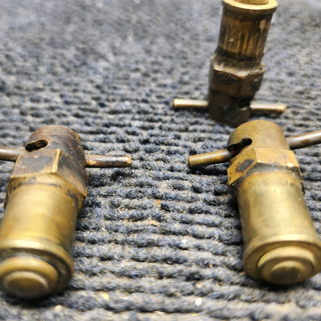 Used aircraft parts for sale, CCA-3400 Beechcraft 35-33 Fuel Drain Valve