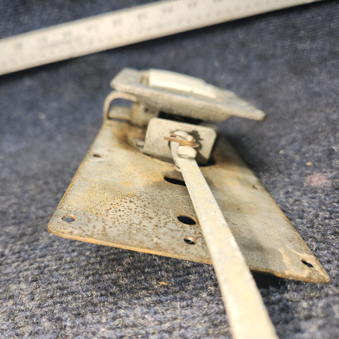 Used aircraft parts for sale, 0413387-4 Cessna C-150J Door Latch Assy RH
