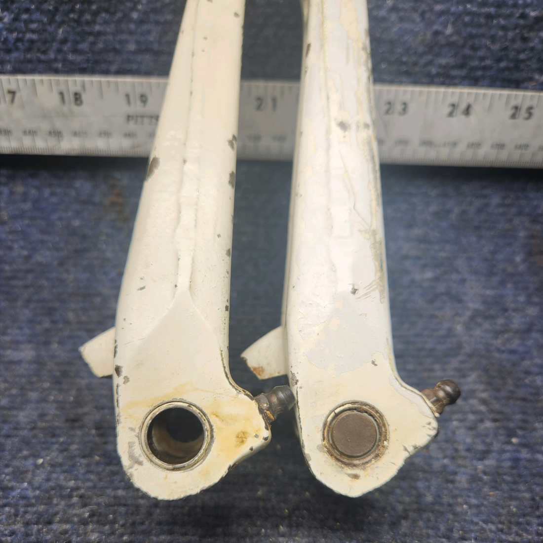 Used aircraft parts for sale, 35-815194-5 Beechcraft F33A MAIN GEAR TORQUE KNEE LOWER PRICE PER EACH