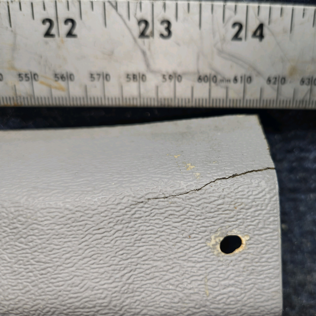 Used aircraft parts for sale, 2415014-3 Cessna 172RG COVER CENTER POST
