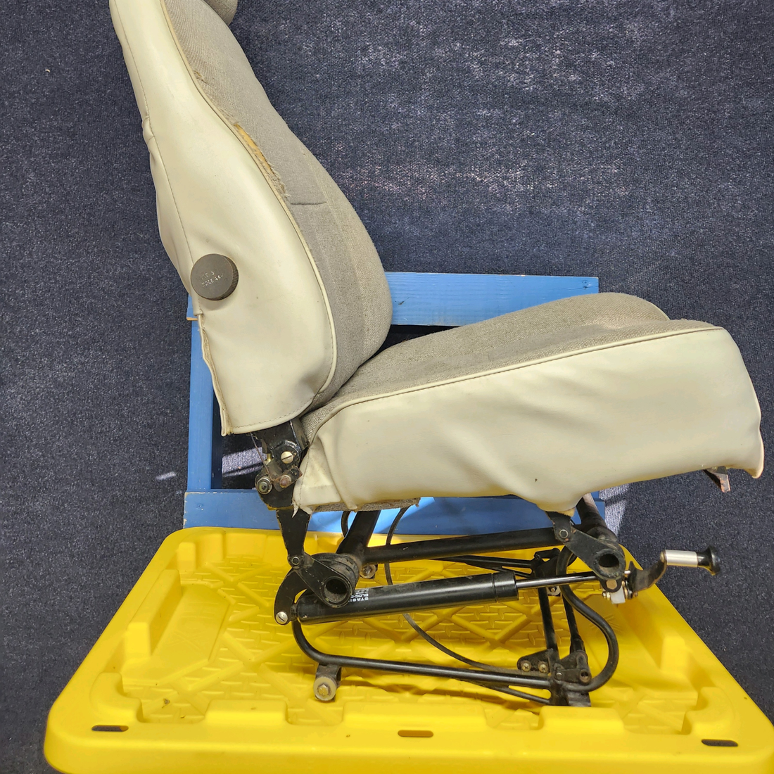 Used aircraft parts for sale, 89026-003 PIPER PA28-161 Warrior III SEAT ASSEMBLY RH-COPILOT   MECHANICAL GOOD CONDITIONS