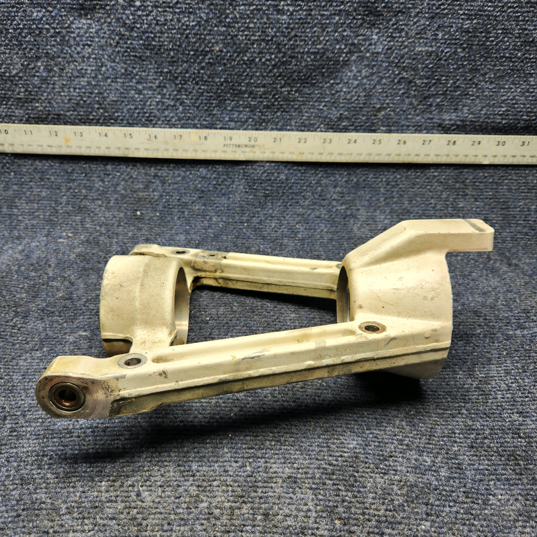 Used aircraft parts for sale, 2443007-1 CESSNA C172RG TRUNNION NOSE GEAR ASSEMBLY