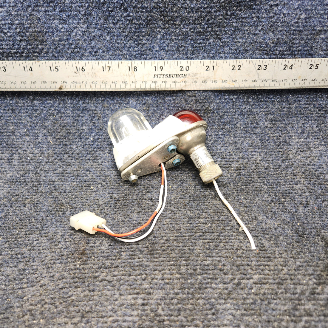 Used aircraft parts for sale, 01-0770054-00 WHELEN A650-PR-14V Beechcraft A24R Wing Nav Light w Strobe (Red, 14V) Cap is dent