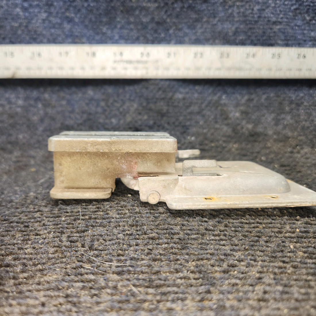 Used aircraft parts for sale, 0511258-2 cessna 150G Cabin Door Latch Housing Assy – LH or RH (Minus Bolt)