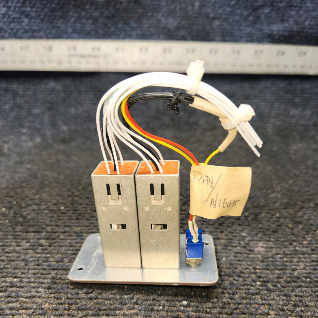 Used aircraft parts for sale, 4766-123 Eaton Beechcraft 95-B55 Beechcraft GPS Annunciatro Swith 28 Volts