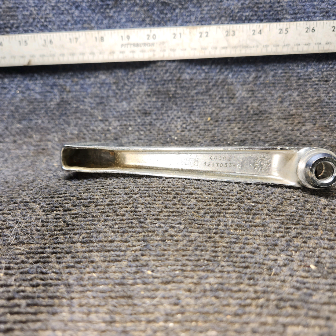 Used aircraft parts for sale, 1217053-4 cessna 172N Cabin Door Handle