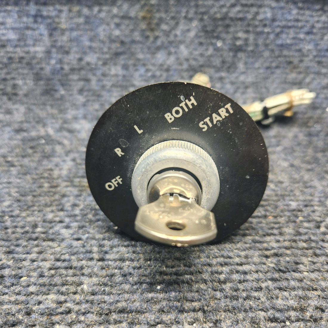 Used aircraft parts for sale, 10-357210-1-E Bendix Beechcraft A23A Musketeer Custom III IGNITION SWITCH AND KEY