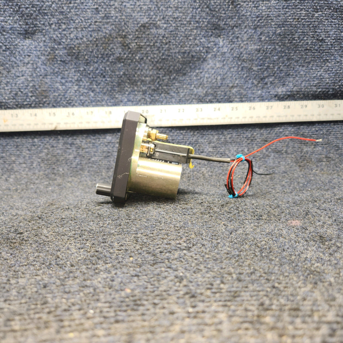 Used aircraft parts for sale, 306171-00 Sandia Aerospace SAI340 PIPER PA-24-250 Quattro Four In One Display Indicator (11-32V)