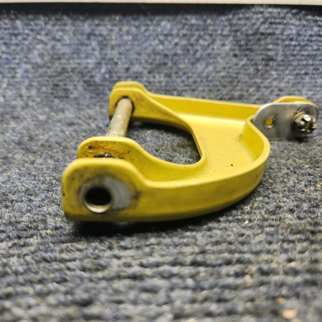 Used aircraft parts for sale, 002-430024-1 Beechcraft F33A LANDING GEAR RETRACT ACTUATOR IDLER ARM ASSEMBLY