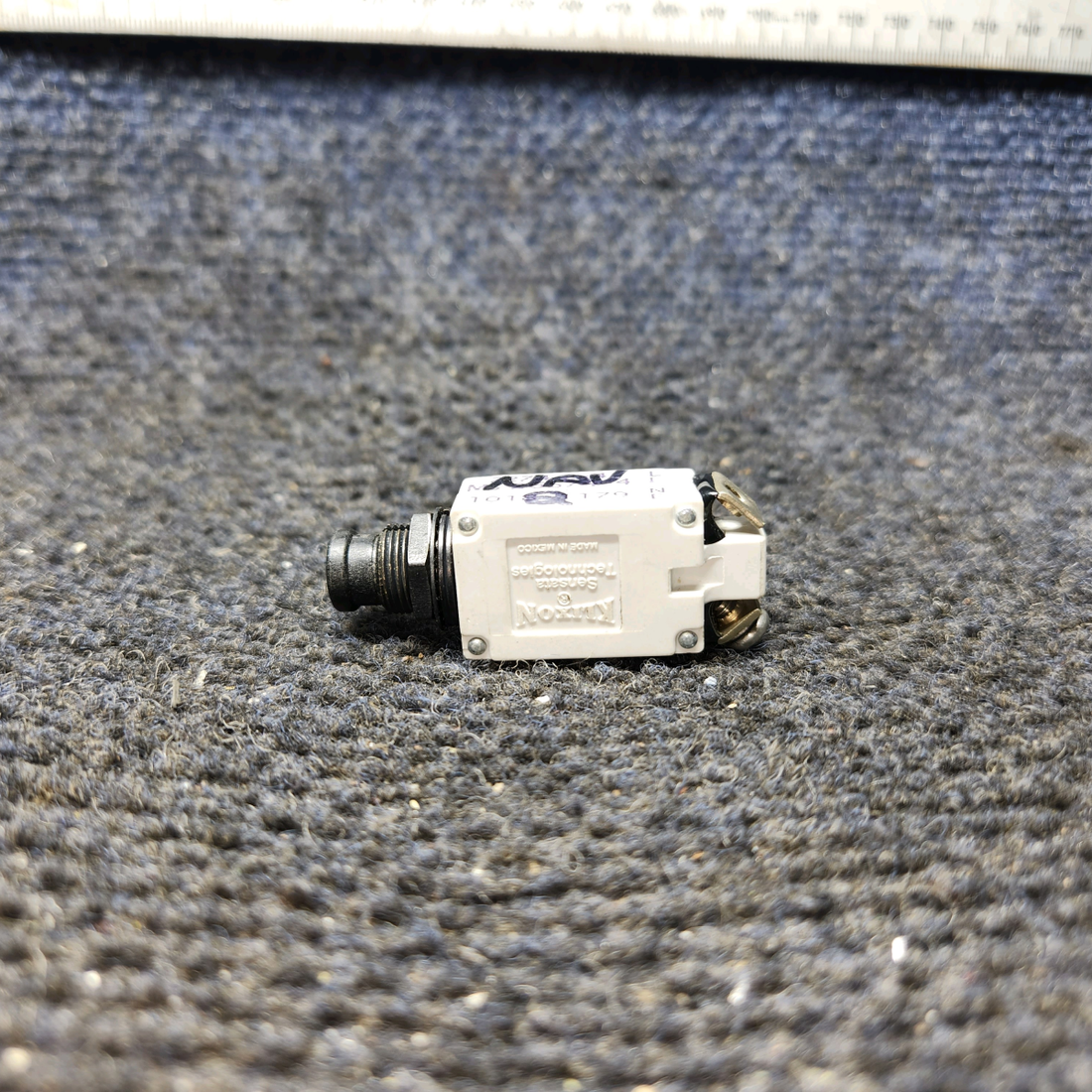 Used aircraft parts for sale, 7277-2-4 klixon 7274-2 PIPER PA-24-250 Circuit Breaker - 4 AMP