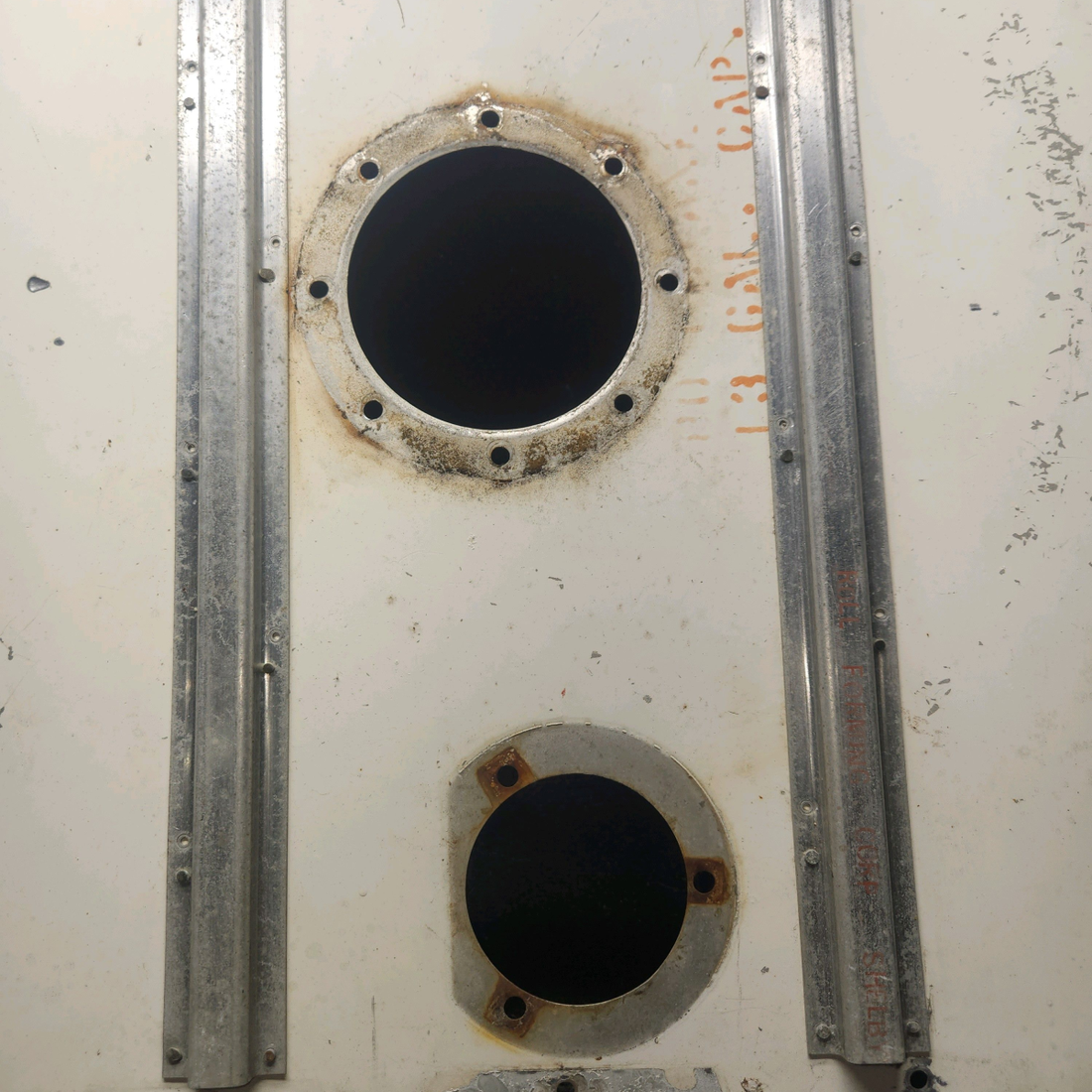 Used aircraft parts for sale, 0426511-7 cessna 150G Fuel Tank Cover Assembly - RH