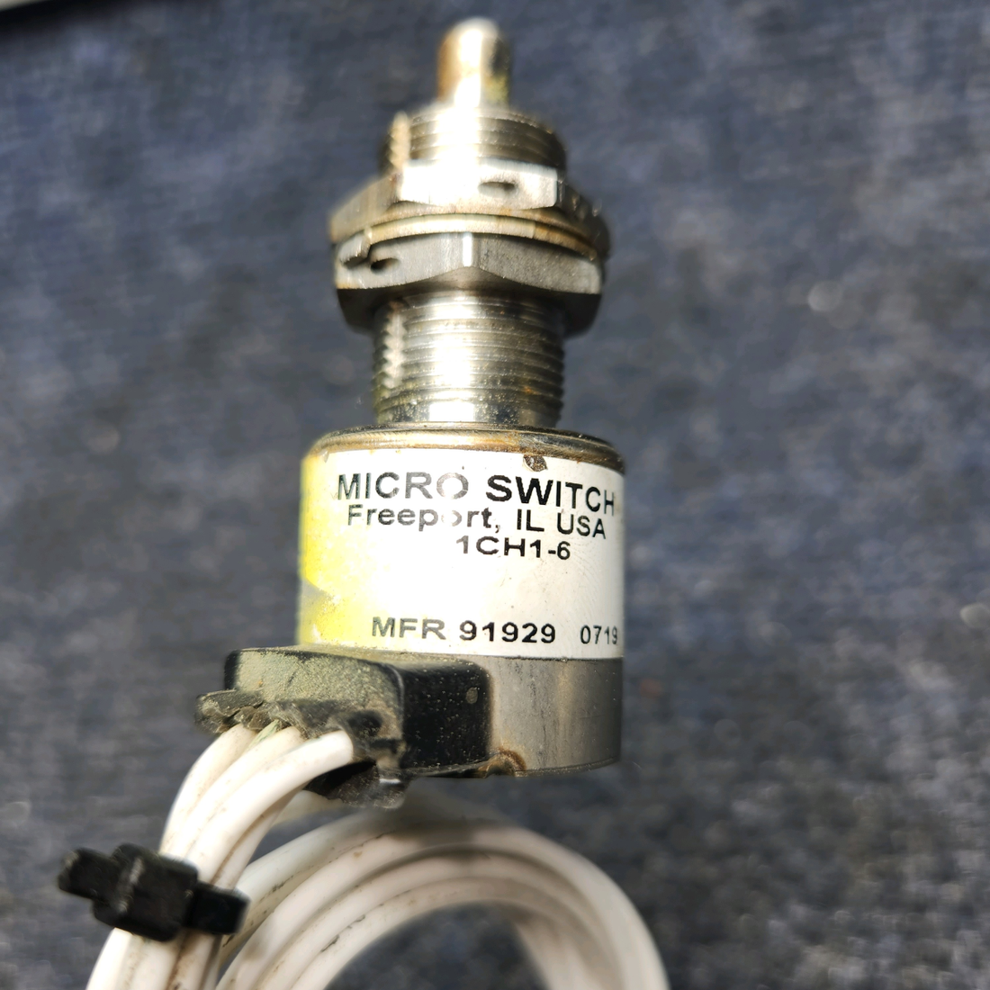 Used aircraft parts for sale, 1CH1-6 Beechcraft A24R Micro Switch Gear Limit Switch