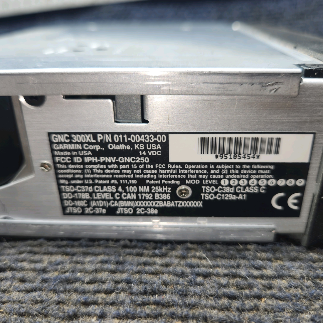 Used aircraft parts for sale, 011-00433-00 Garmin GNC-300XL cessna 172N GPS-Com Radio with Tray (Volts: 14)