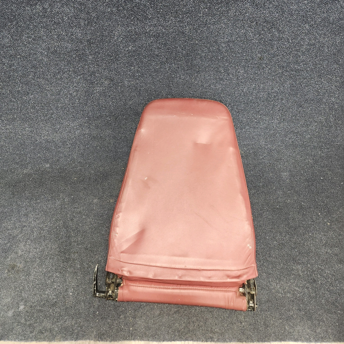Used aircraft parts for sale, 96827-033 Piper PA32RT-300 PASSENGER SEAT CENTER LH REAR FACING