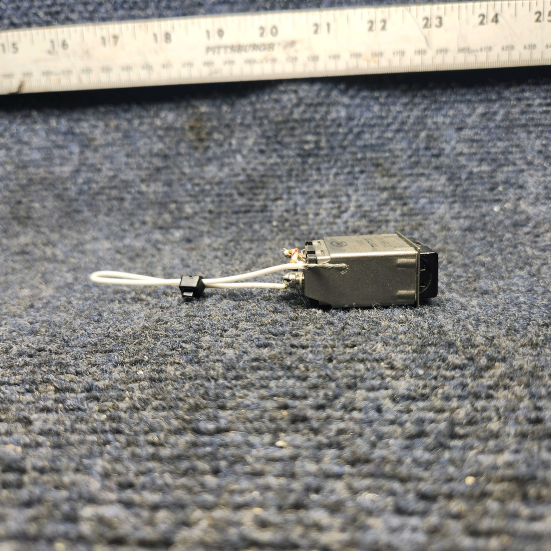 Used aircraft parts for sale, G/S ENGAGE LIGTH MOONEY M20J G/S ANNUCIATOR LIGHT