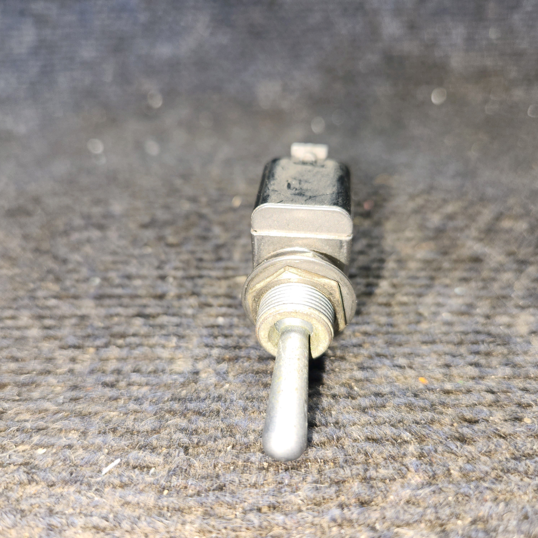 Used aircraft parts for sale, AN3021-2 Beechcraft 35-33 Single Pole Toggle Switch
