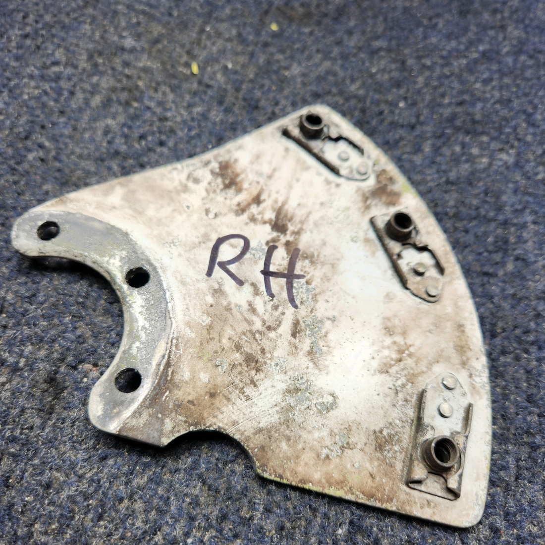 Used aircraft parts for sale, 63370-004 PIPER PA28-140 WHEEL FAIRING BRACKET ASSEMBLY RH