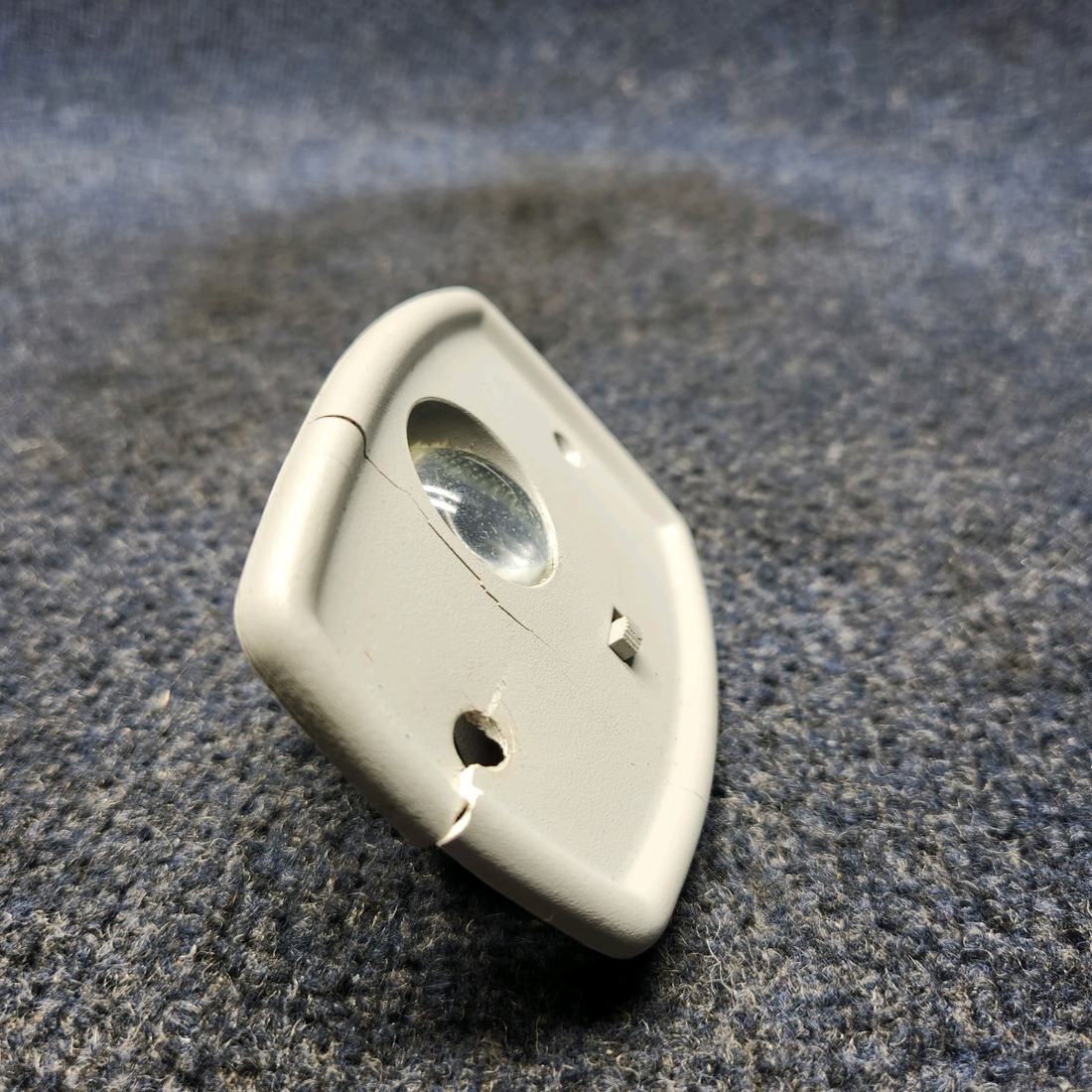 Used aircraft parts for sale, 572-524 Piper PA32RT-300 GRIMES READING LIGHT W/ SWITCH (14V) HAS CRACK