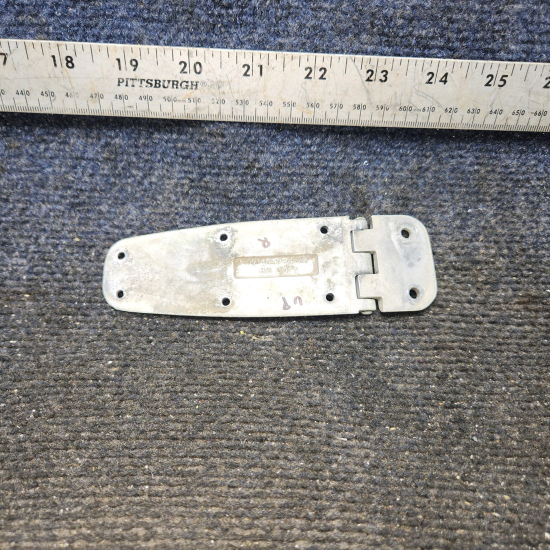 Used aircraft parts for sale, 0413426-3 cessna 150G Hinge Assembly – LH Upper & RH Lower