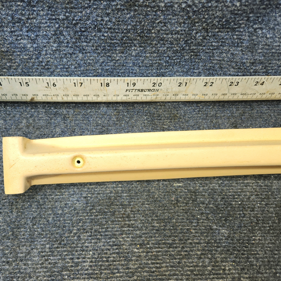 Used aircraft parts for sale, 63156-003 Piper PA28-140 WINDOW TRIM STRIP