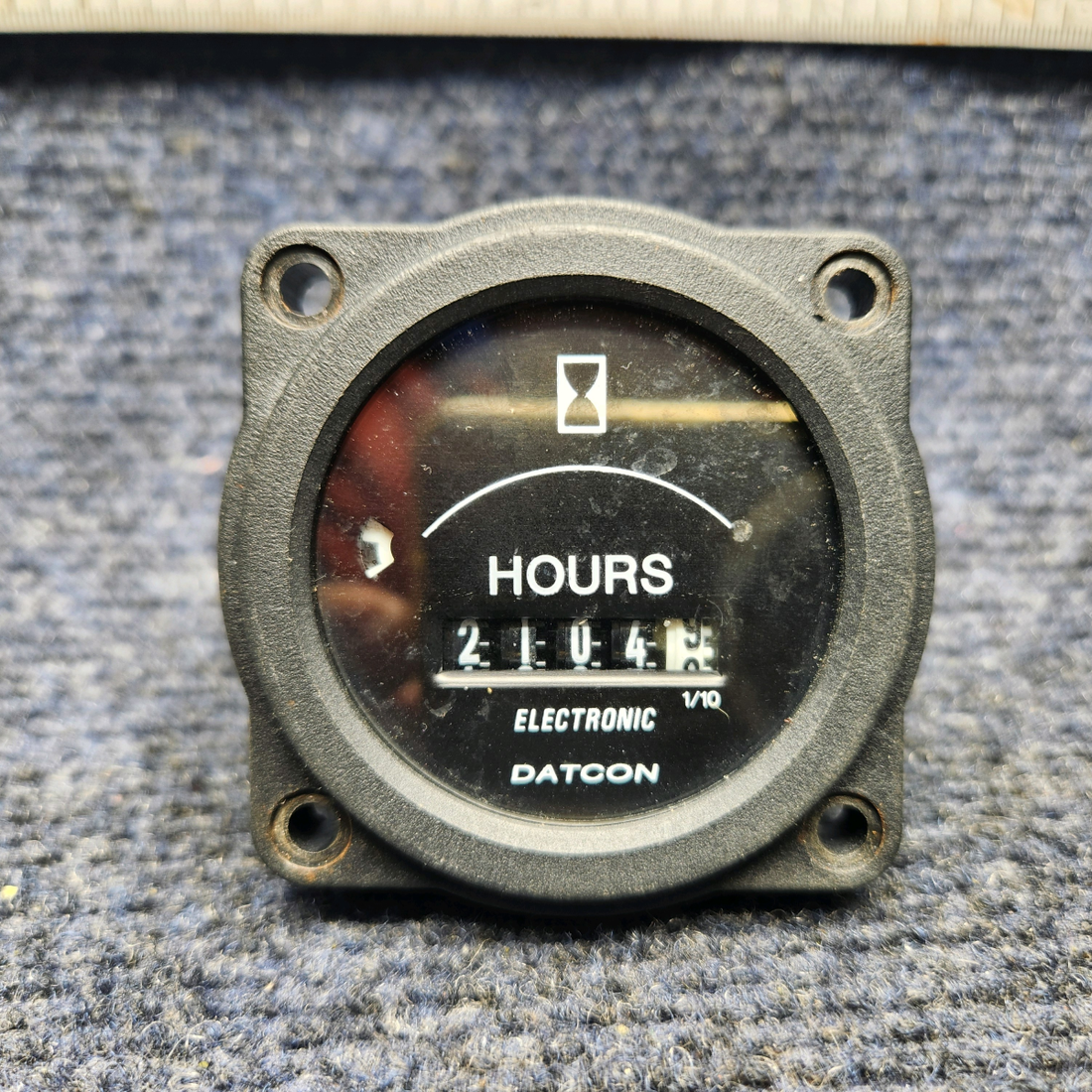 Used aircraft parts for sale, 100690 CESSNA 172K HOUR METER INDICATOR (HOURS: 2104.9) (VOLTS: 12, 24)