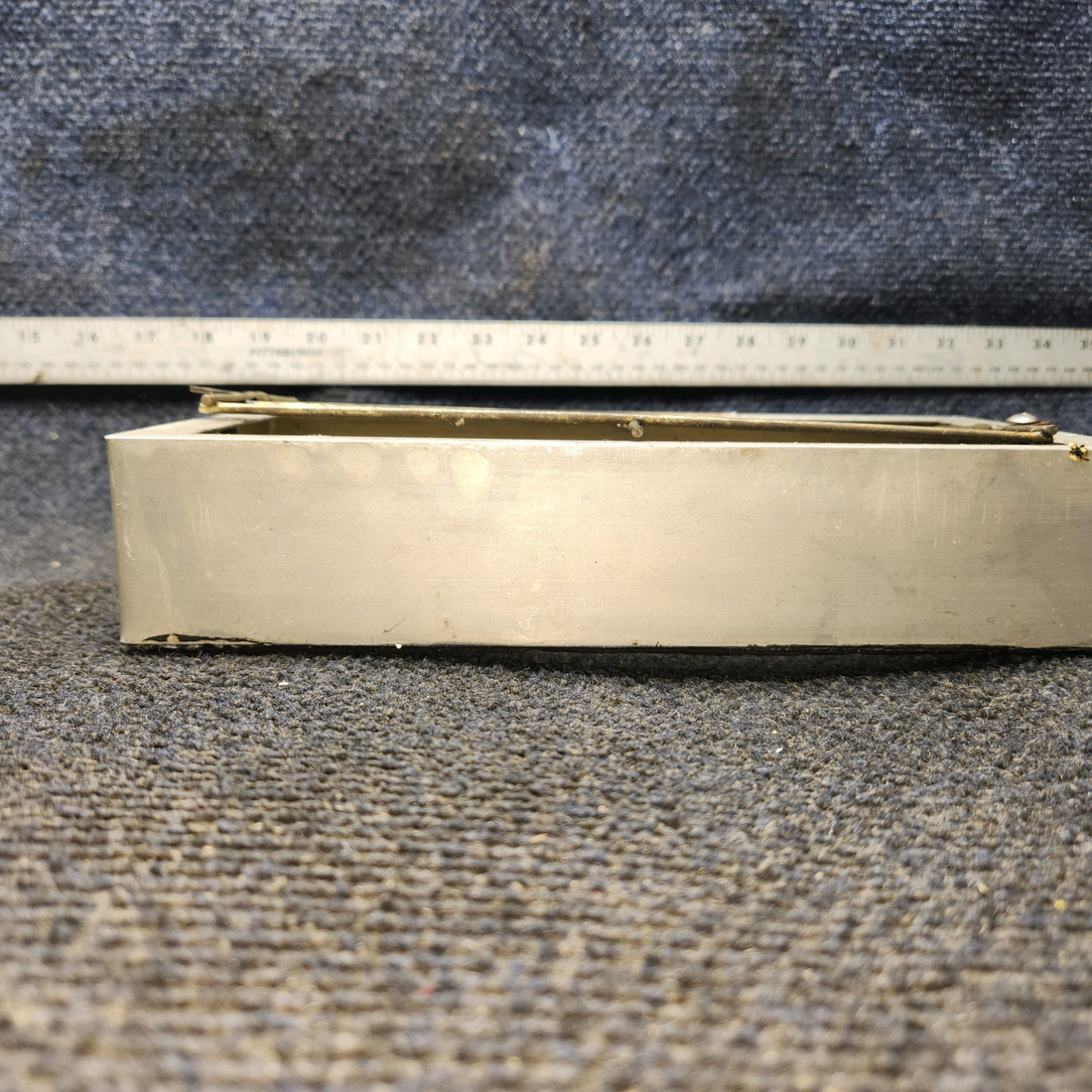 Used aircraft parts for sale, BA7110 BEECHCRAFT F35 Brackett Air Filter Assembly