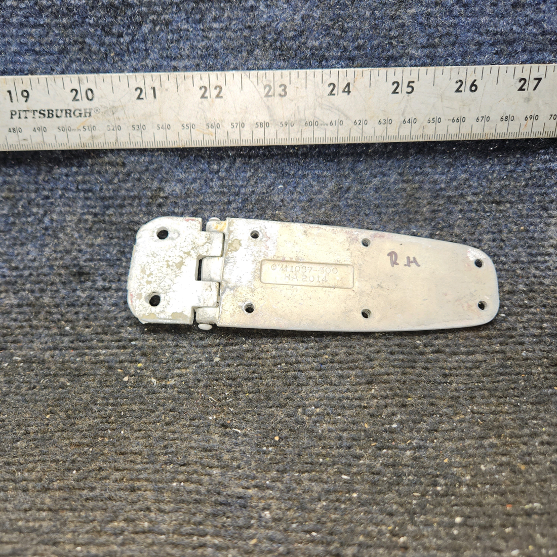 Used aircraft parts for sale, 0413426-4 cessna 150G Hinge Assembly – LH Lower & RH Upper