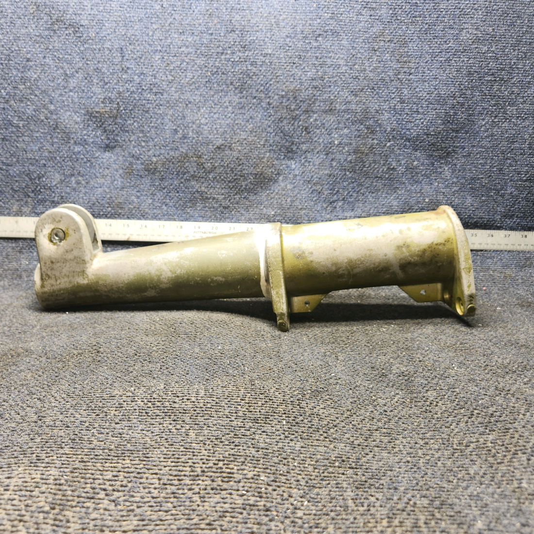 Used aircraft parts for sale, 65319-004 Piper PA-28-140 Main Gear Cylinder