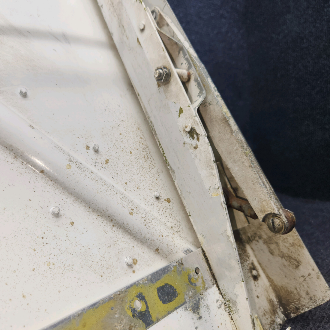 Used aircraft parts for sale, 99271-000 Piper PA32RT-300 A/C Louver Door Assembly