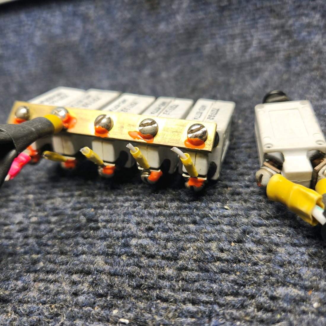 Used aircraft parts for sale, 7277-2-2 / -5 / -15 MOONEY M20J SET KLIXON AIRCRAFT CIRCUIT BREAKER TWO 5A -FOUR -2A - ONE -15. TOTAL SEVEN