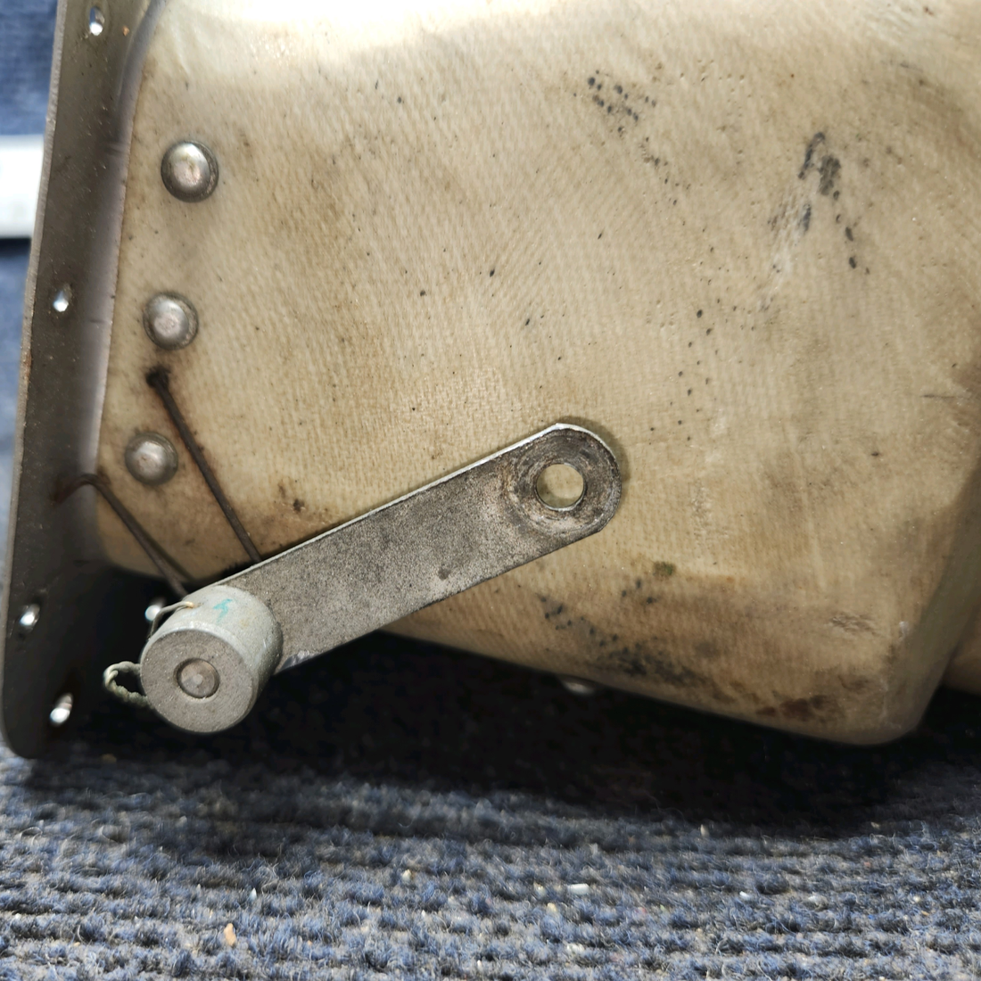 Used aircraft parts for sale, 0553001-1 Cessna 172F Warm Air Valve with Seat