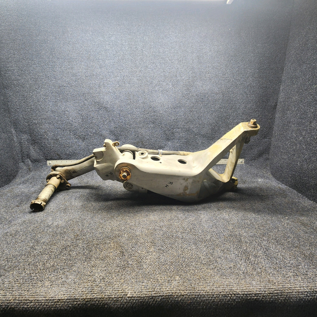 Used aircraft parts for sale, 169-810001-602 Beechcraft A24R Main Landing Gear Assembly RH